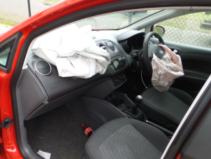 Seat Ibiza IV 1.4 TDI Épave (2010, Uni-couleur, Rouge)