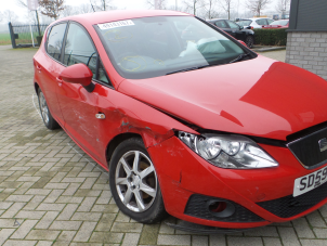 Seat Ibiza IV 1.4 TDI Épave (2010, Uni-couleur, Rouge)