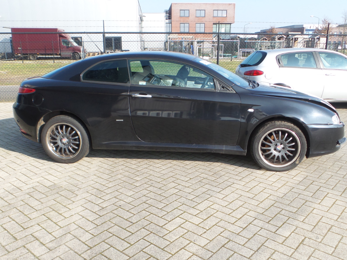 Alfa Romeo GT 2.0 JTS 16V Épave (2008, Métallisé, Noir)