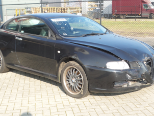 Alfa Romeo GT 2.0 JTS 16V Épave (2008, Métallisé, Noir)