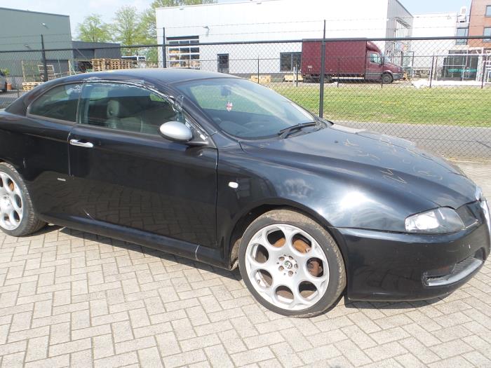 Alfa Romeo GT 2.0 JTS 16V Salvage vehicle (2008, Metallic, Black)