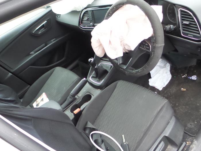 Seat Leon 1.6 TDI 16V Schrottauto (2016, Unifarbig, Weiß)