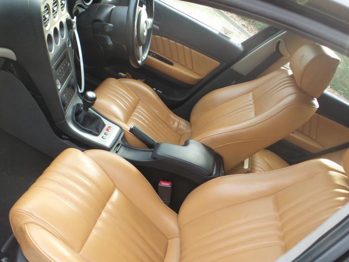 Alfa Romeo 159 1.9 JTS 16V Épave (2007, Noir)