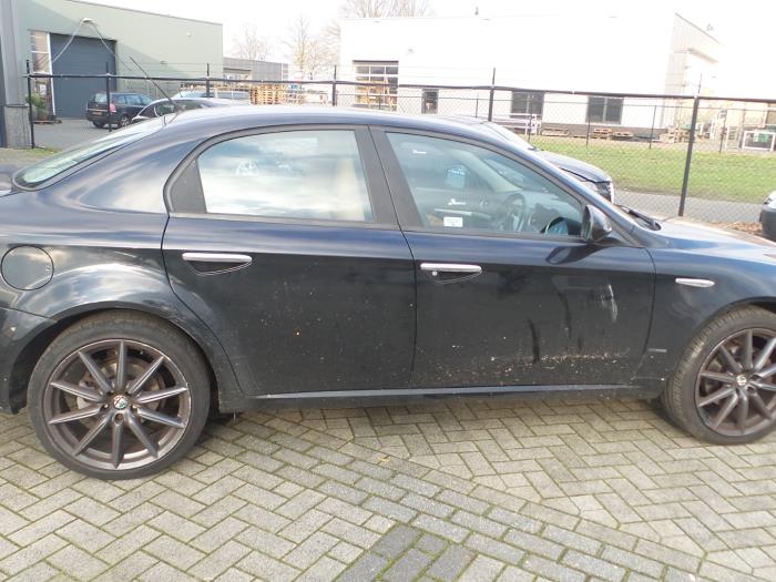 Alfa Romeo 159 1.9 JTS 16V Épave (2007, Noir)