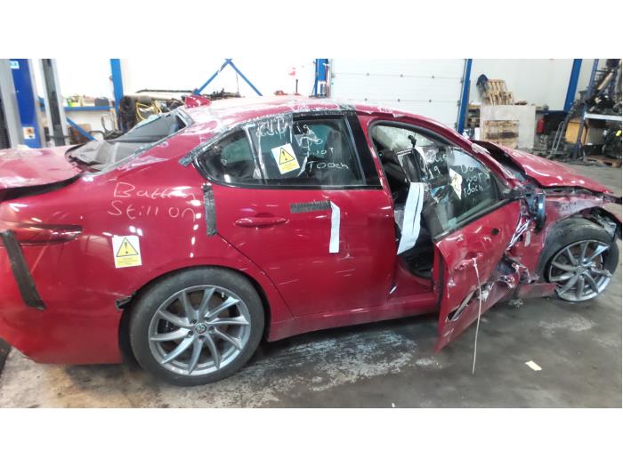 Alfa Romeo Giulia 2.0 T 16V Veloce Samochód złomowany (2018, Unikolor, Czerwony)