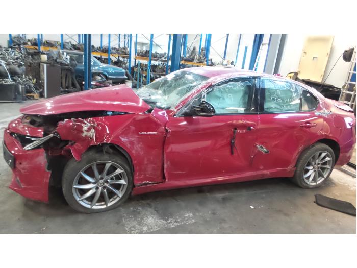 Alfa Romeo Giulia 2.0 T 16V Veloce Samochód złomowany (2018, Unikolor, Czerwony)