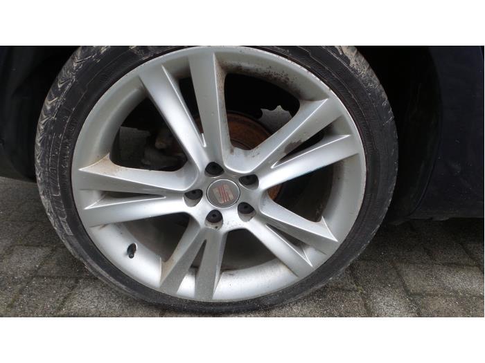 Seat Ibiza ST 1.6 TDI 105 Épave (2012, Métallisé, Bleu)
