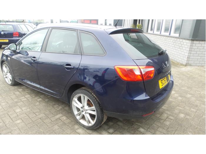 Seat Ibiza ST 1.6 TDI 105 Épave (2012, Métallisé, Bleu)