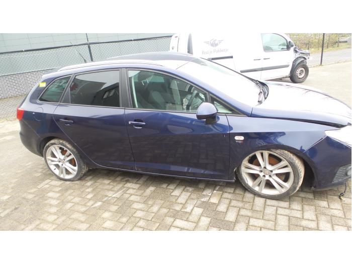 Seat Ibiza ST 1.6 TDI 105 Épave (2012, Métallisé, Bleu)
