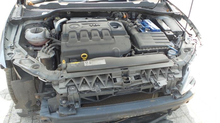 Seat Leon 1.6 TDI Ecomotive 16V Vehículo de desguace (2015, Antracita)