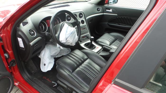 Alfa Romeo 159 2.2 JTS 16V Samochód złomowany (2007, Unikolor, Czerwony)