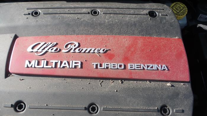 Alfa Romeo MiTo 1.4 Turbo Multi Air 16V Schrottauto (2010, Metallic, Schwarz)