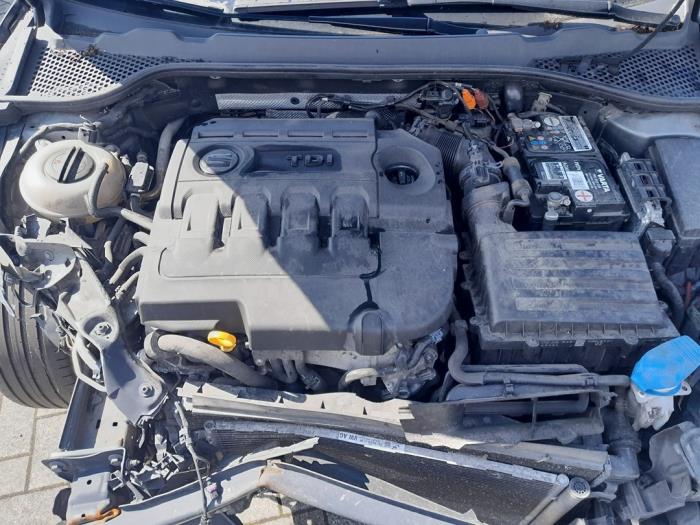 Seat Leon ST 1.6 TDI Ecomotive 16V Salvage vehicle (2014, Blue, Anthracite)