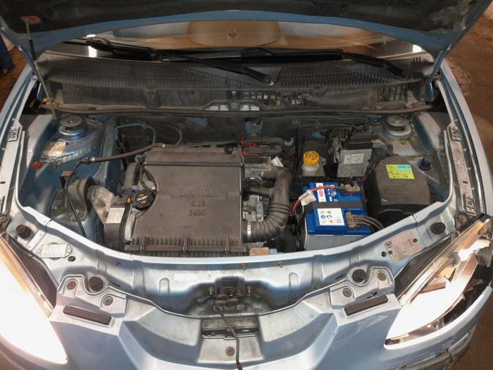 Lancia Ypsilon 1.4 16V Épave (2004, Bleu)