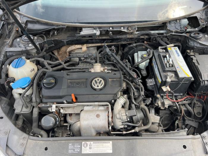 Volkswagen Golf VI 1.4 TSI 122 16V Samochód złomowany (2010, Metalik, Czarny)