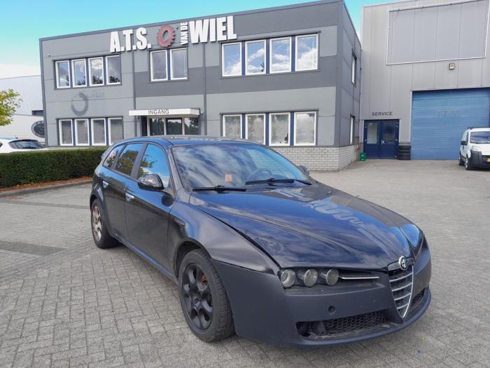 Alfa Romeo 159 1.9 JTS 16V Salvage vehicle (2007, Black)