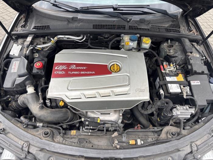Alfa Romeo 159 Sportwagon 1.8 TBi 16V Épave (2011, Noir)