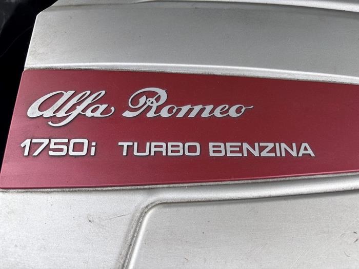 Alfa Romeo 159 Sportwagon 1.8 TBi 16V Épave (2011, Noir)