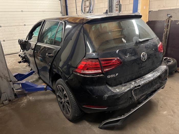 Volkswagen Golf VII 1.0 TSI 12V BlueMotion Vehículo de desguace (2019, Metálico, Negro)