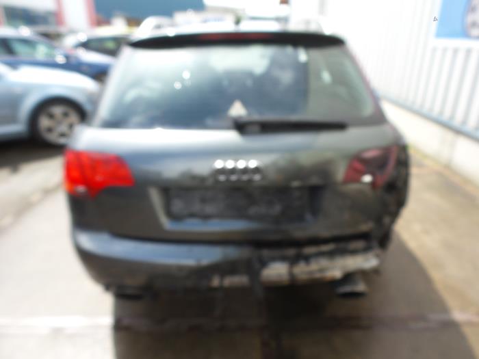 Audi RS4 Schrottauto (2008, Grau)