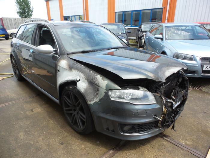 Audi RS4 Schrottauto (2008, Grau)