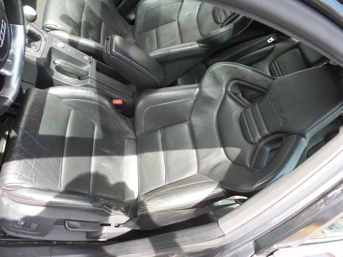 Audi RS4 Schrottauto (2008, Grau)