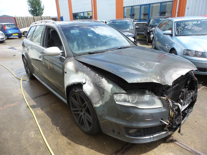 Audi RS4 Schrottauto (2008, Grau)
