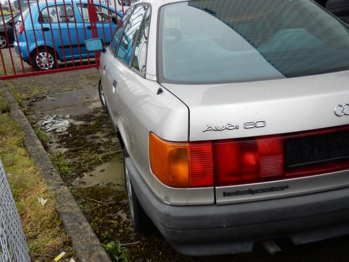 Audi 80 (89) 1.8 (schrott, baujahr 1987, farbe Grau ...