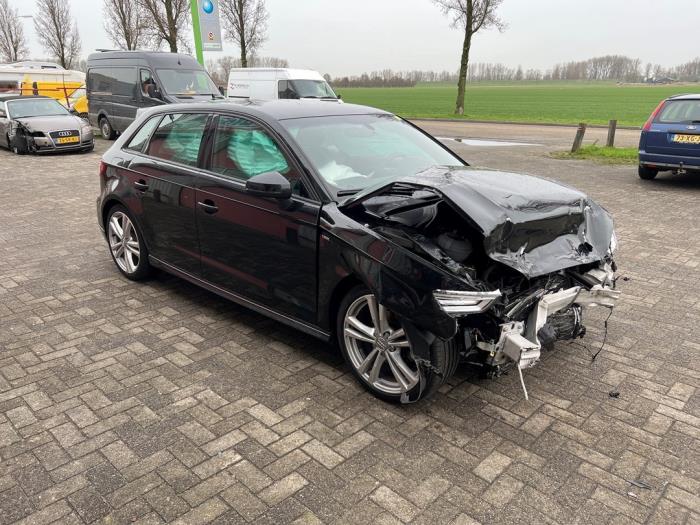 Audi A3 Sportback 1.0 30 TFSI 12V Vehículo de desguace (2019, Negro)