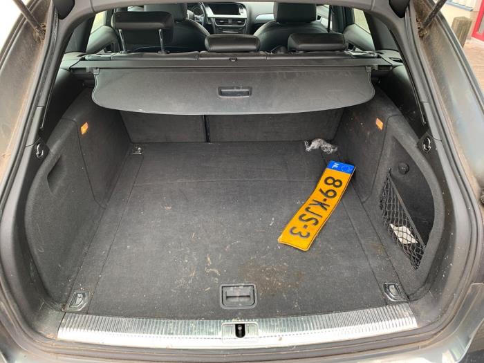 Audi A4 Avant 2.0 TFSI 16V Skadat fordon (2010, GRIJS)