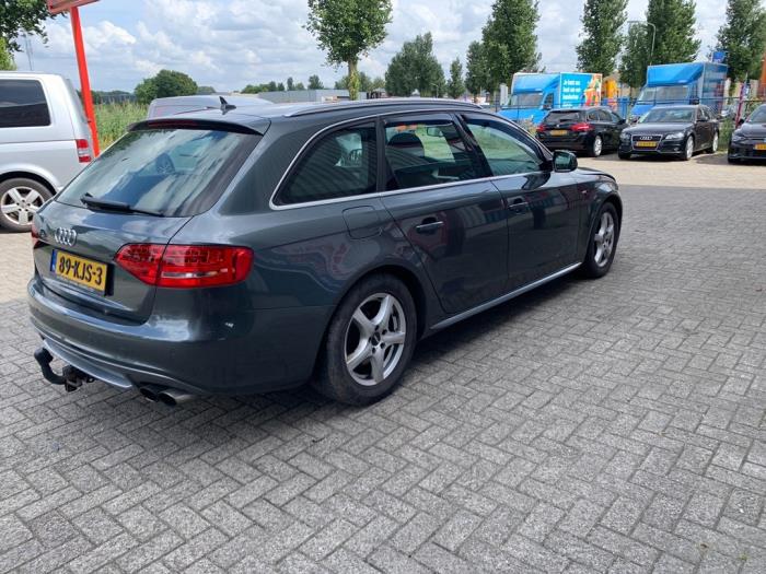 Audi A4 Avant 2.0 TFSI 16V Skadat fordon (2010, GRIJS)