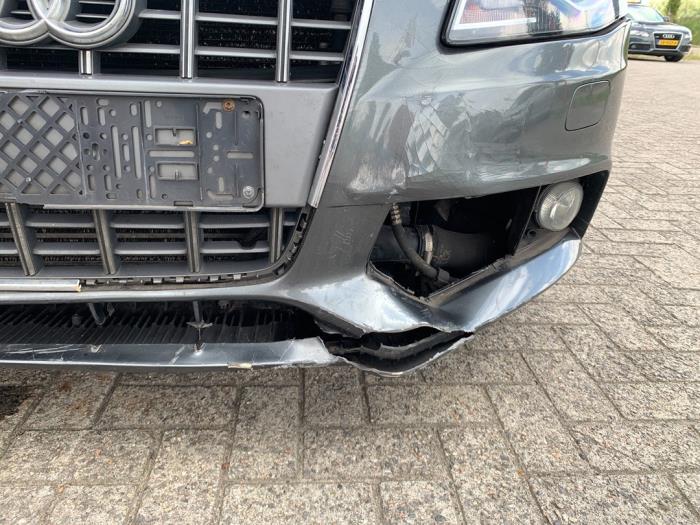 Audi A4 Avant 2.0 TFSI 16V Skadat fordon (2010, GRIJS)
