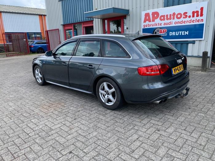Audi A4 Avant 2.0 TFSI 16V Skadat fordon (2010, GRIJS)
