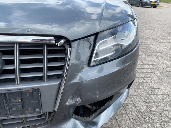 Audi A4 Avant 2.0 TFSI 16V Skadat fordon (2010, GRIJS)