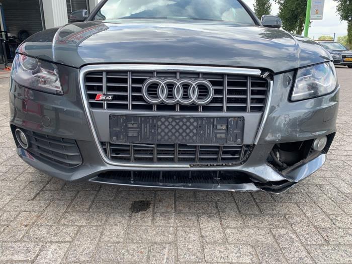 Audi A4 Avant 2.0 TFSI 16V Skadat fordon (2010, GRIJS)