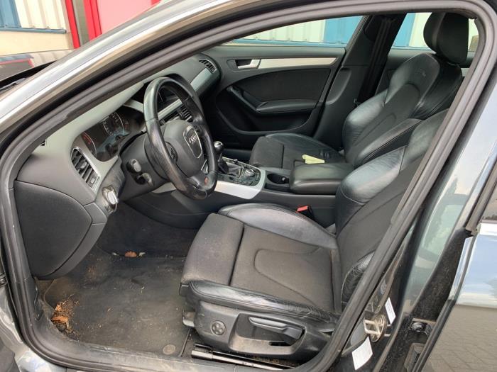 Audi A4 Avant 2.0 TFSI 16V Skadat fordon (2010, GRIJS)