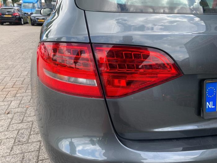 Audi A4 Avant 2.0 TFSI 16V Skadat fordon (2010, GRIJS)
