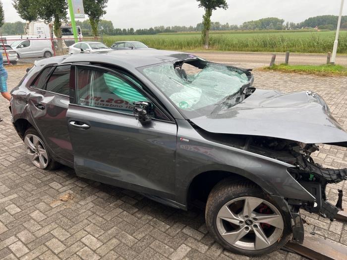 Audi A3 Sportback 1.4 40 TFSIe 16V Schrottauto (2021, Grau)