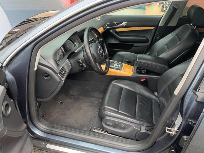 Audi A6 Avant 4.2 V8 40V Quattro Coche dañado (2005, Azul)