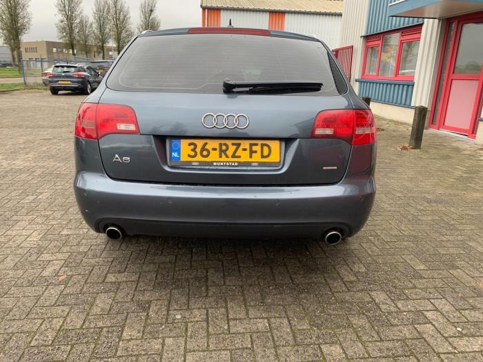 Audi A6 Avant 4.2 V8 40V Quattro Coche dañado (2005, Azul)