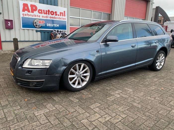 Audi A6 Avant 4.2 V8 40V Quattro Coche dañado (2005, Azul)