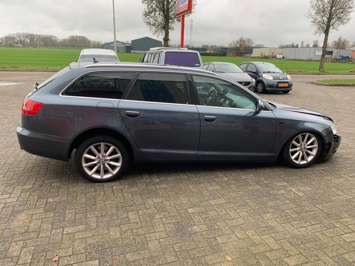 Audi A6 Avant 4.2 V8 40V Quattro Coche dañado (2005, Azul)