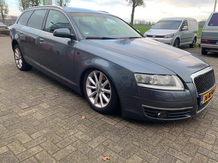 Audi A6 Avant 4.2 V8 40V Quattro Coche dañado (2005, Azul)