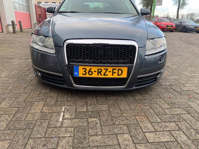 Audi A6 Avant 4.2 V8 40V Quattro Coche dañado (2005, Azul)