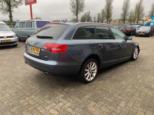 Audi A6 Avant 4.2 V8 40V Quattro Coche dañado (2005, Azul)