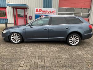 Audi A6 Avant 4.2 V8 40V Quattro Coche dañado (2005, Azul)