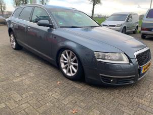 Audi A6 Avant 4.2 V8 40V Quattro Coche dañado (2005, Azul)