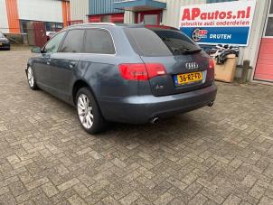 Audi A6 Avant 4.2 V8 40V Quattro Coche dañado (2005, Azul)