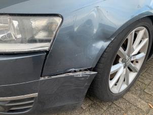 Audi A6 Avant 4.2 V8 40V Quattro Coche dañado (2005, Azul)