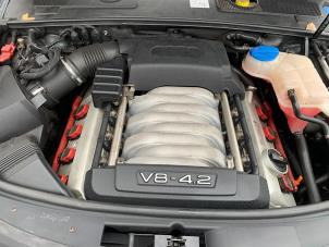 Audi A6 Avant 4.2 V8 40V Quattro Coche dañado (2005, Azul)